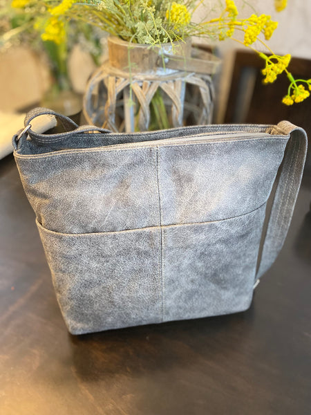 A messenger bag . Tote bag. - Avi Algrisi